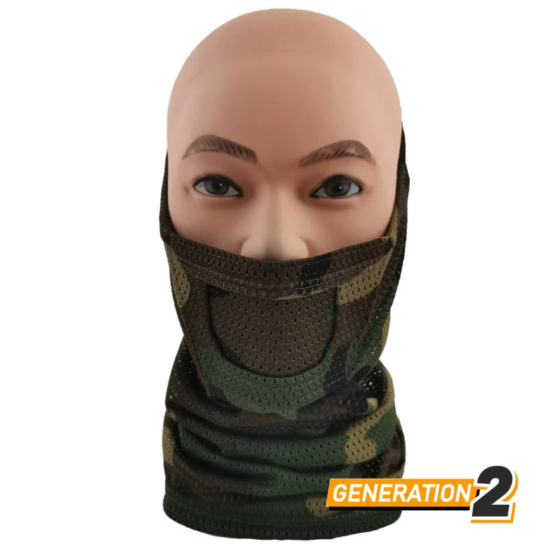 Tarnfarbene Airsoft-Maske auf einer Puppe mit "Generation 2" Logo.