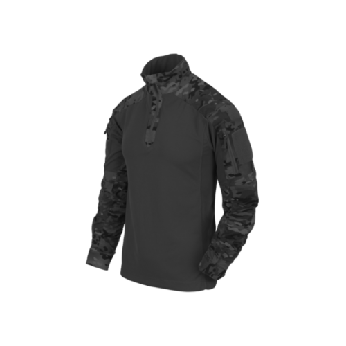 Taktisches Combat Shirt in Schwarz mit Camouflage-Ärmeln, geeignet für Airsoft-Aktivitäten.