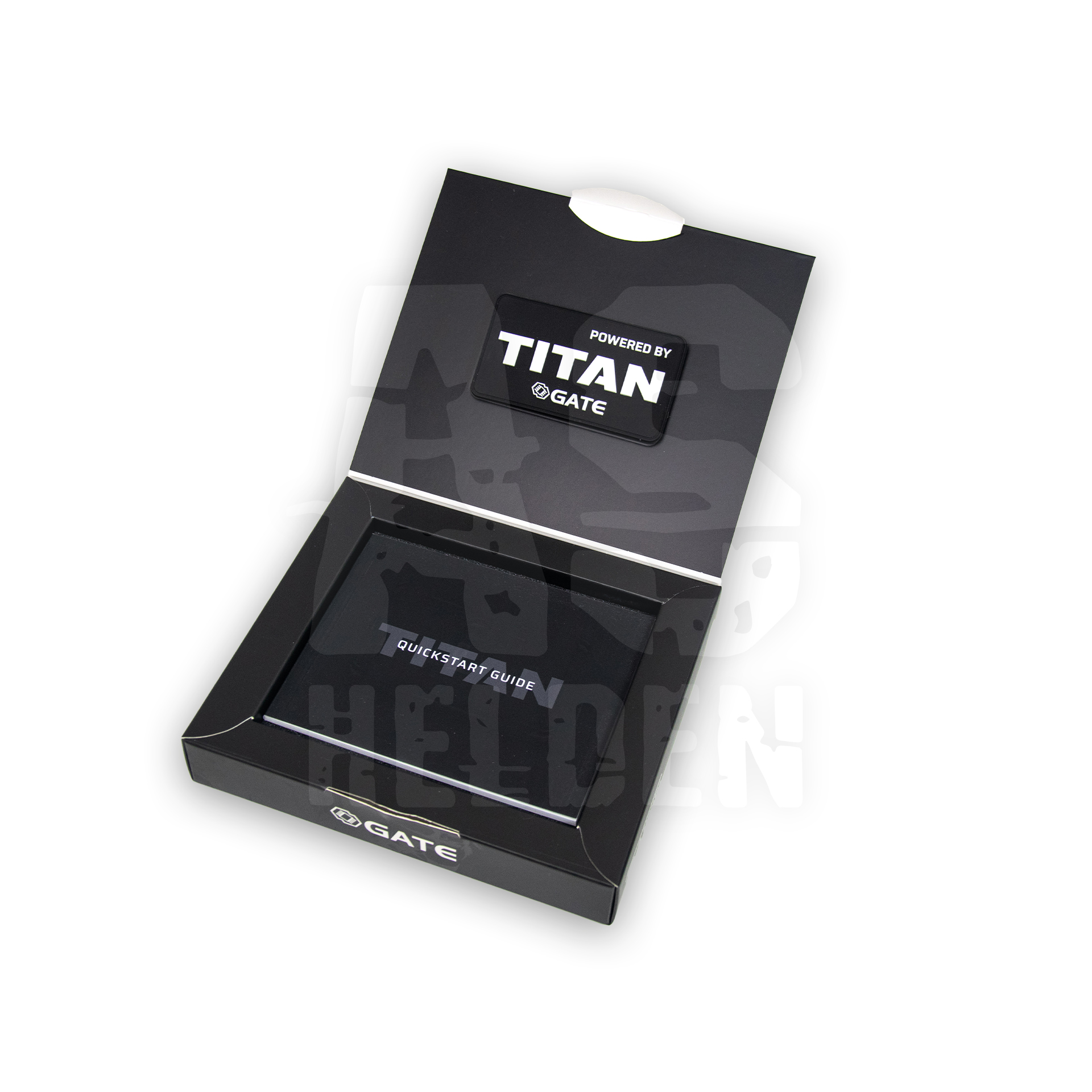 Offene Box mit Aufschrift "Titan by Gate" und "Quickstart Guide" für Airsoft-Ausrüstung.
