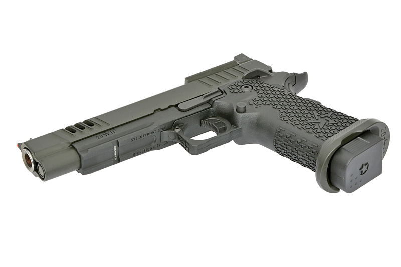 Airsoft-Pistole, schwarzes Design, strukturiertes Griffstück, detailreiche Verarbeitung.