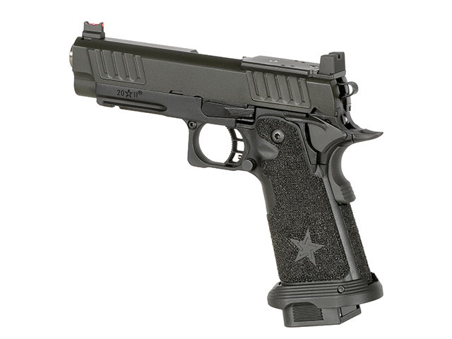 Schwarze Airsoft-Pistole im 1911-Stil mit strukturiertem Griff und Stern-Design.