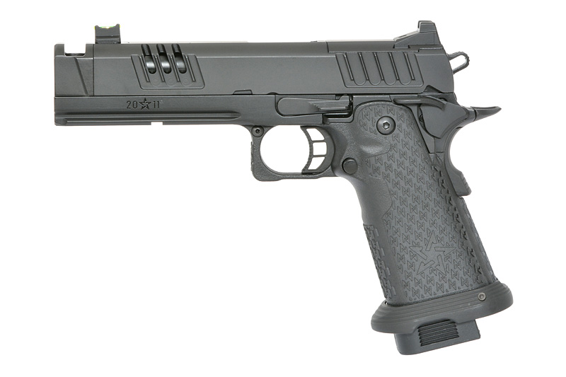 Schwarze Airsoft-Pistole, seitliches Profil, strukturiertes Griffstück.
