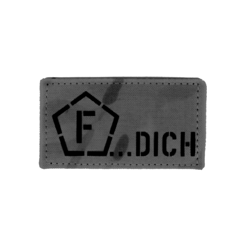 Taktisches Patch in Grau mit schwarzem Text "F... DICH" und einem geometrischen Muster.
