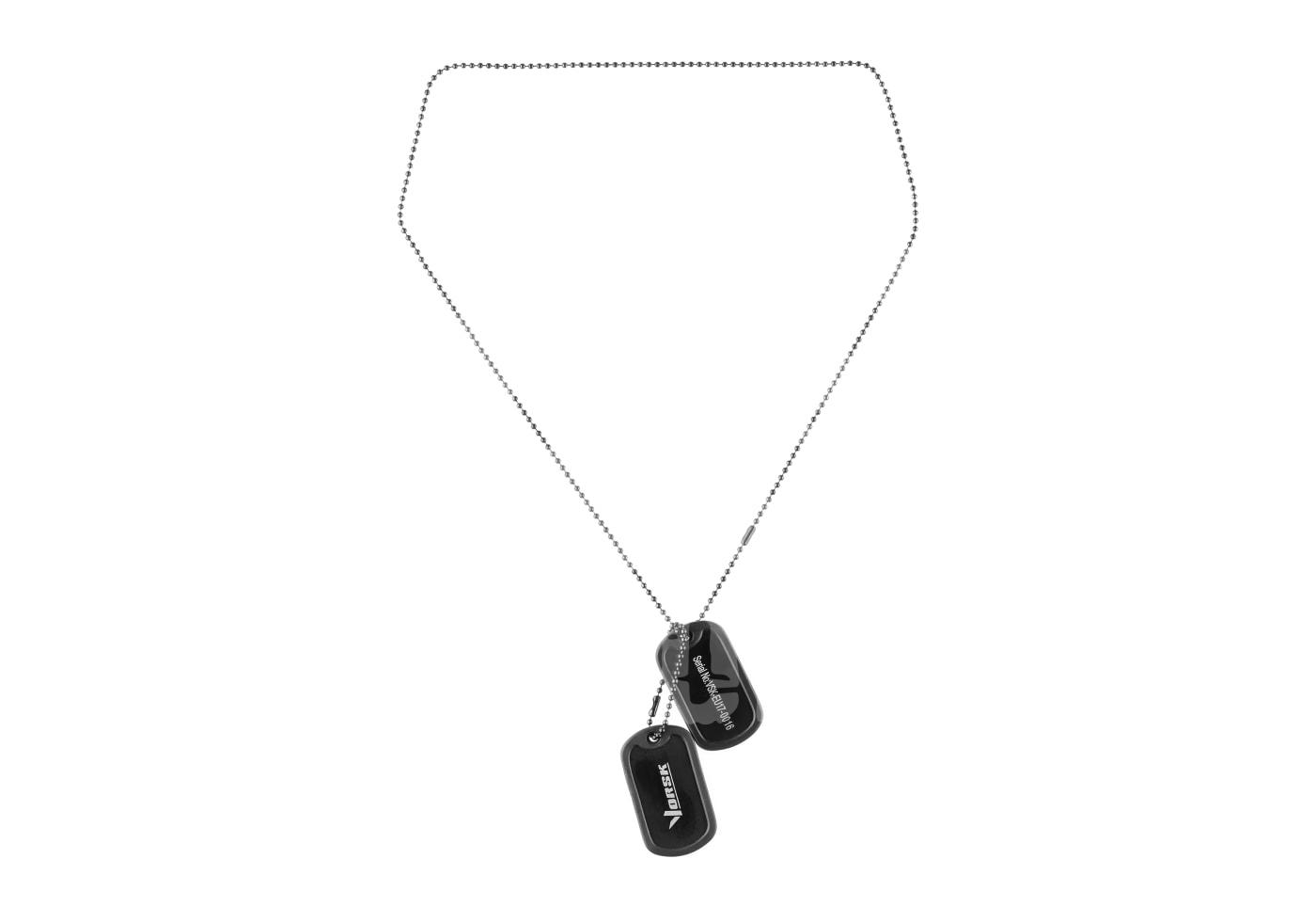 Vorsk EU17 GBB - ab 18 Jahren Silberne Dog Tags mit schwarzem Rand und Gravur an einer Kugelkette.
