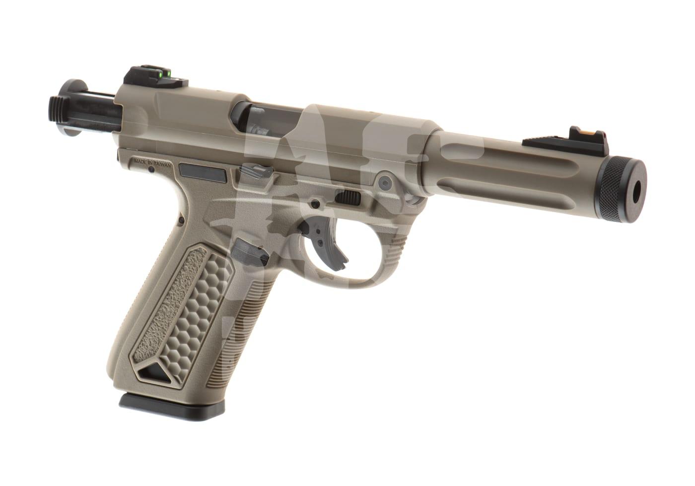 Action Army AAP01 GBB Semi Auto - ab 18 Jahren Tanfarbene Airsoft-Pistole mit strukturiertem Griff und langem Lauf, seitliche Ansicht.