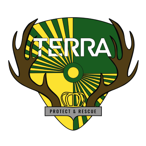 Grünes und gelbes Logo mit Hirschgeweih, der Schrift "TERRA" und "Protect & Rescue".